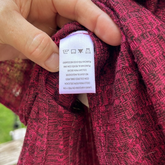 Chenault Womens Lightweight Vee Neck Sweater in
Berry/Black, Sz. XXL - Picture 14 of 14